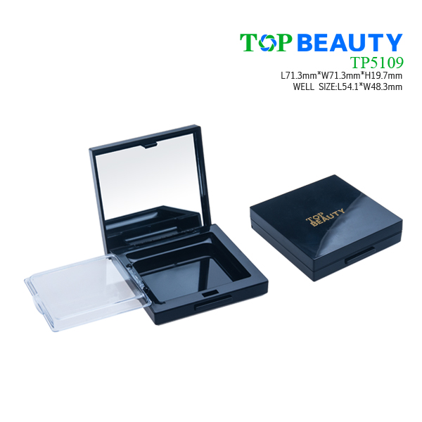 Square compact case with single square well TP5109